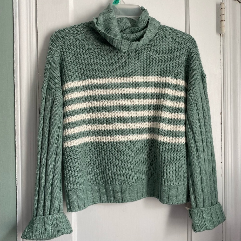 NWT - Juniors' SO Cropped Textured
Turtleneck Sweater Size: Large - Picture 5 of 5